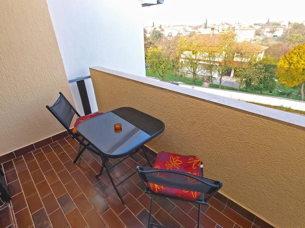 Family Friendly Apartment 946 Pula