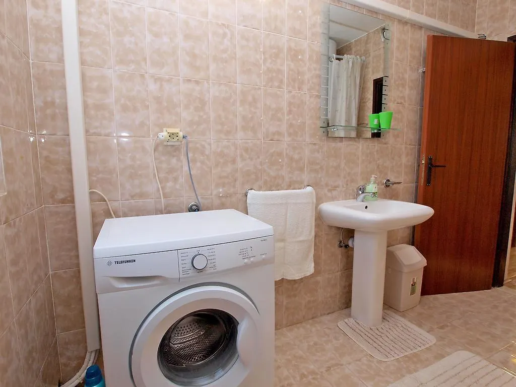 Family Friendly Apartment 946 Pula