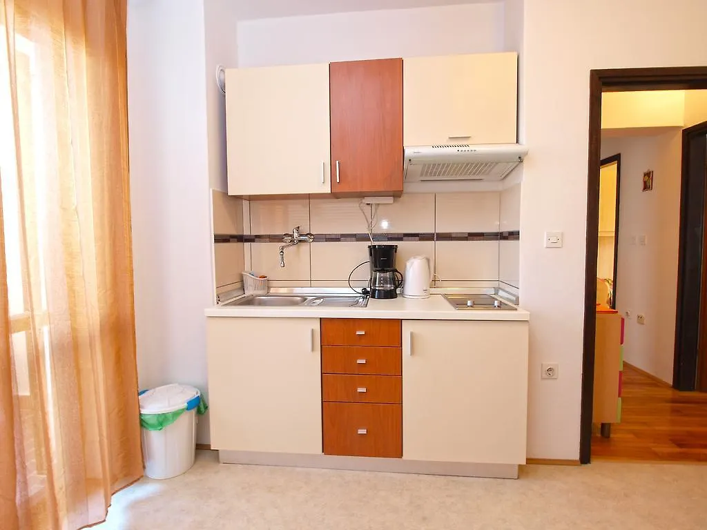 Family Friendly Apartment 946 Pula