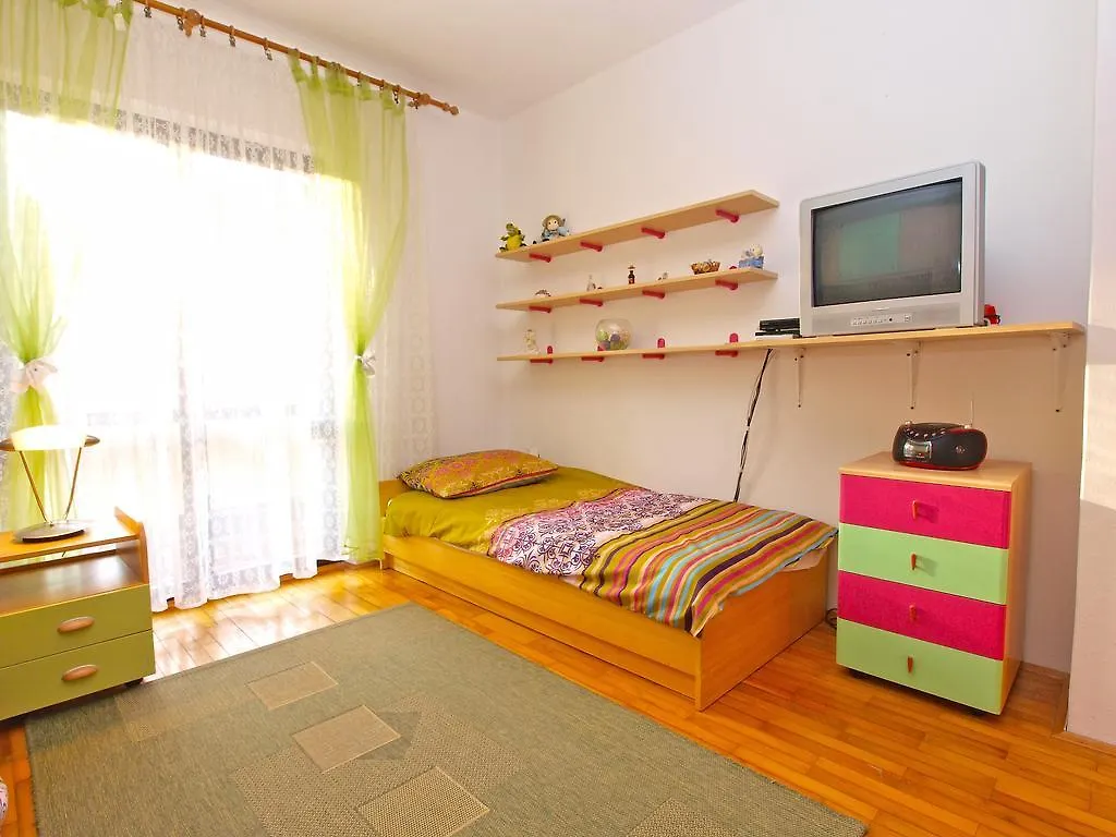 Family Friendly Apartment 946 Pula Croatia