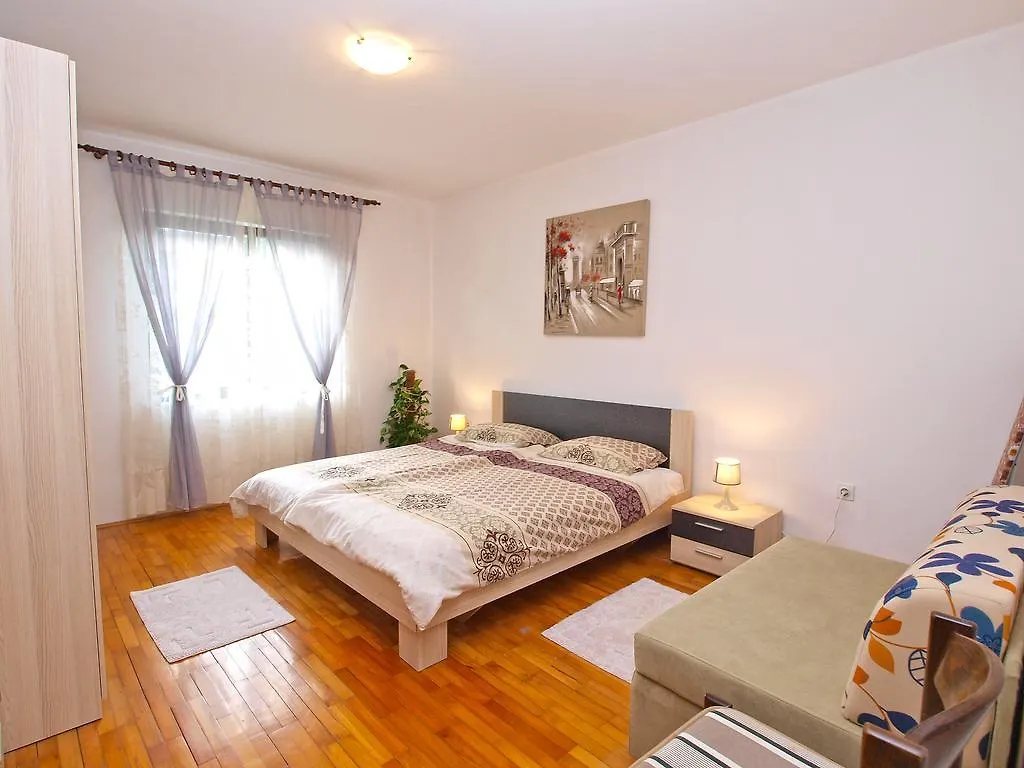 Family Friendly Apartment 946 Pula Croatia