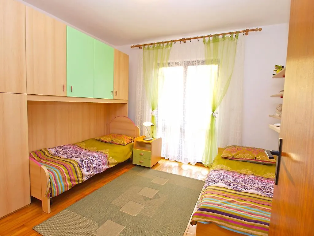 Family Friendly Apartment 946 Pula