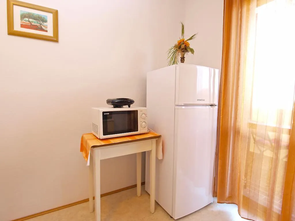 Family Friendly Apartment 946 Pula