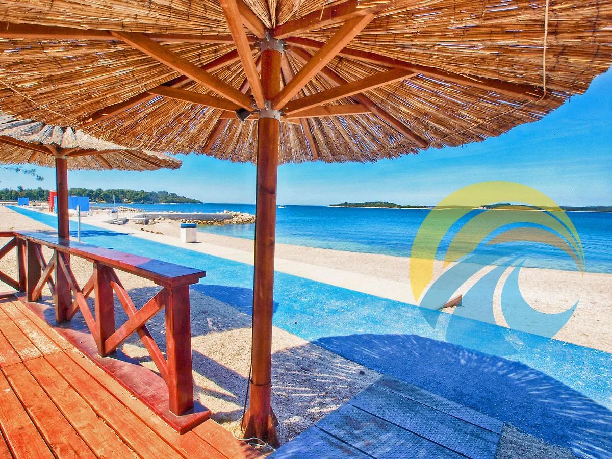 Family Friendly Apartment 946 Pula