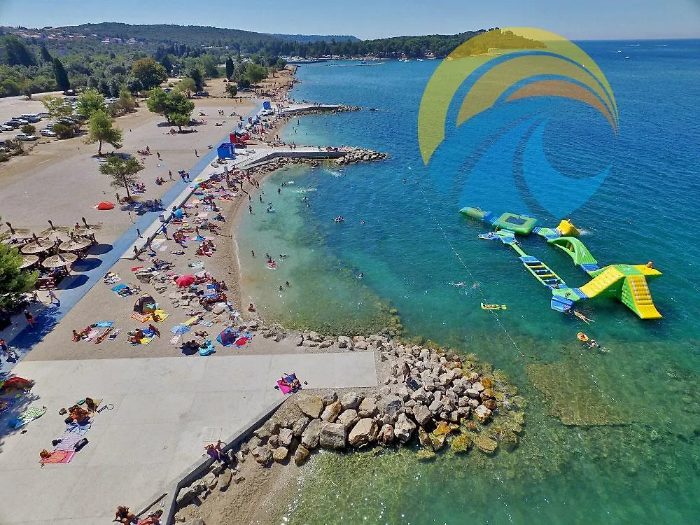 Family Friendly Apartment 946 Pula